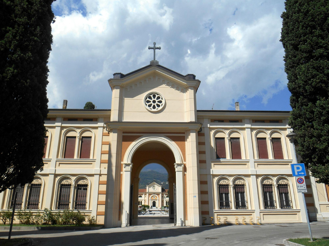 Cimitero Cattolico Urbano-斯基奥必去景点