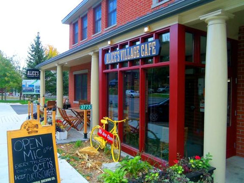 Alice's Village Cafe主图