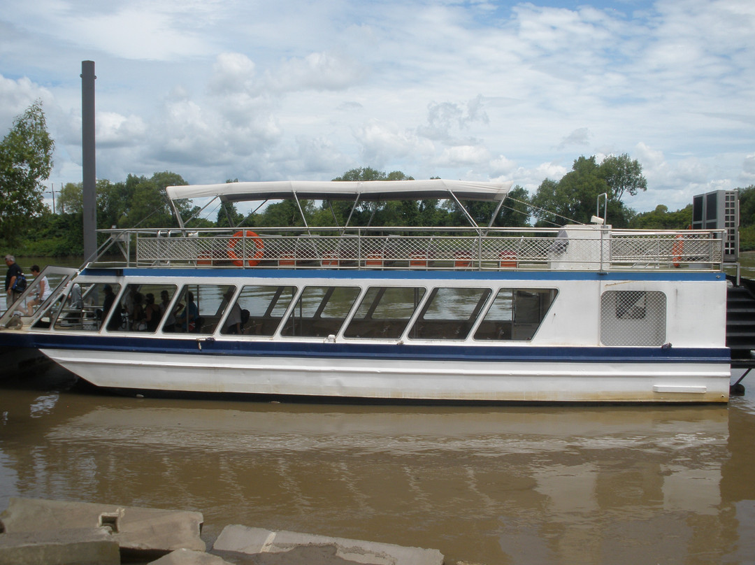 The Original Adelaide River Queen Jumping Crocodile Cruises-达尔文市必去景点