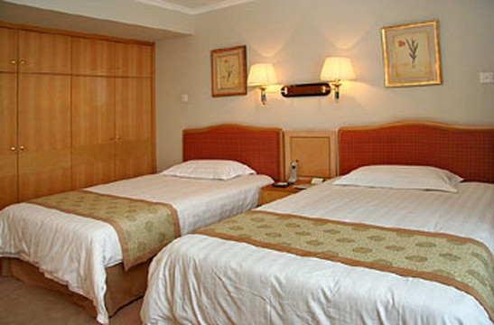 今晚大酒店主图