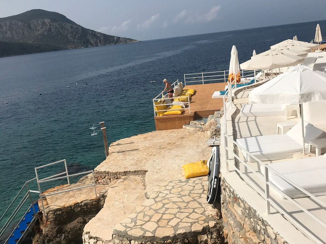 Yali Beach Club景点图片