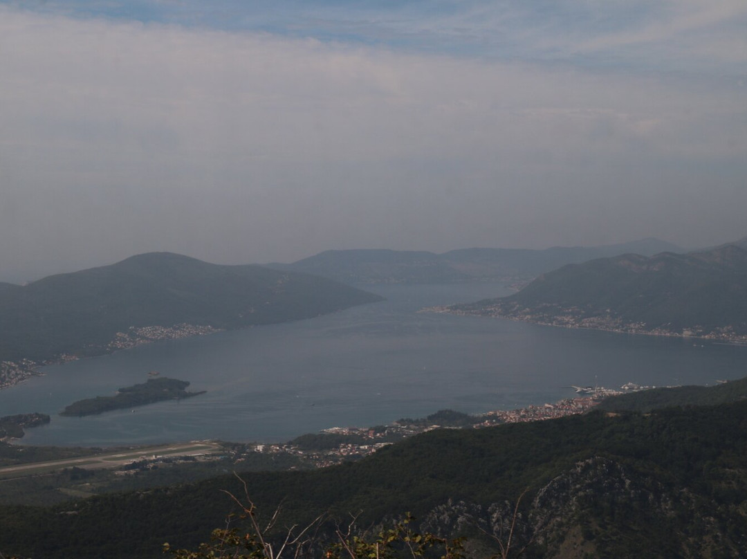 Viewing Point at the Road Kotor-Lovcen景点图片