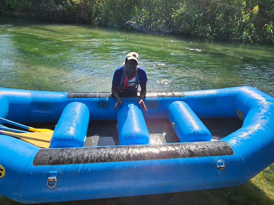 River Rapids Tubing Adventure-Rio Bueno必去景点