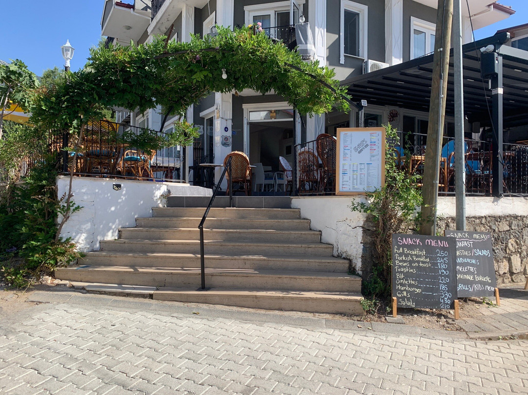 Emre`s Cafe & Bar