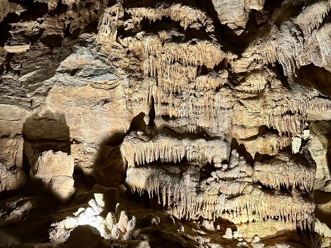 Lincoln Caverns And Whisper Rocks景点图片