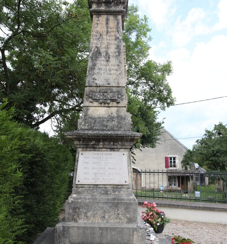 Monument Aux Morts De Bucey Les Gy景点图片