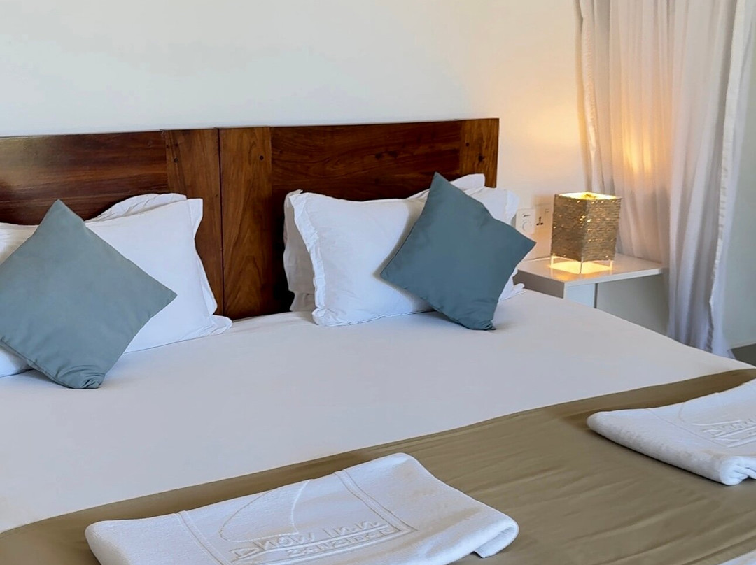 单桅帆船酒店主图