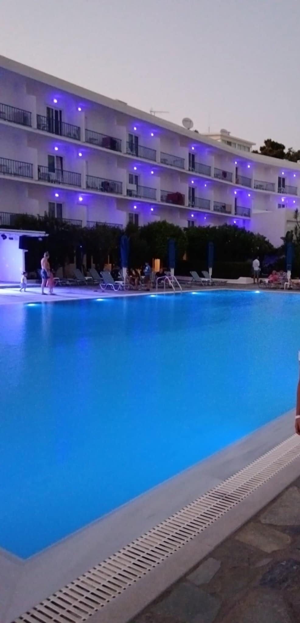 Hotel Delphi Beach-泳池