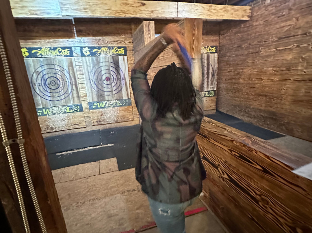 Alley Cats Axe Throwing Co.景点图片