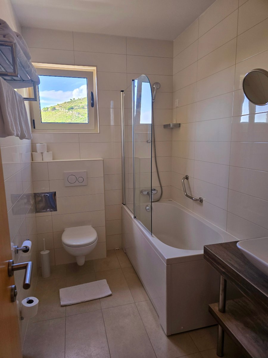 Aparthotel Flora Tucepi-浴室