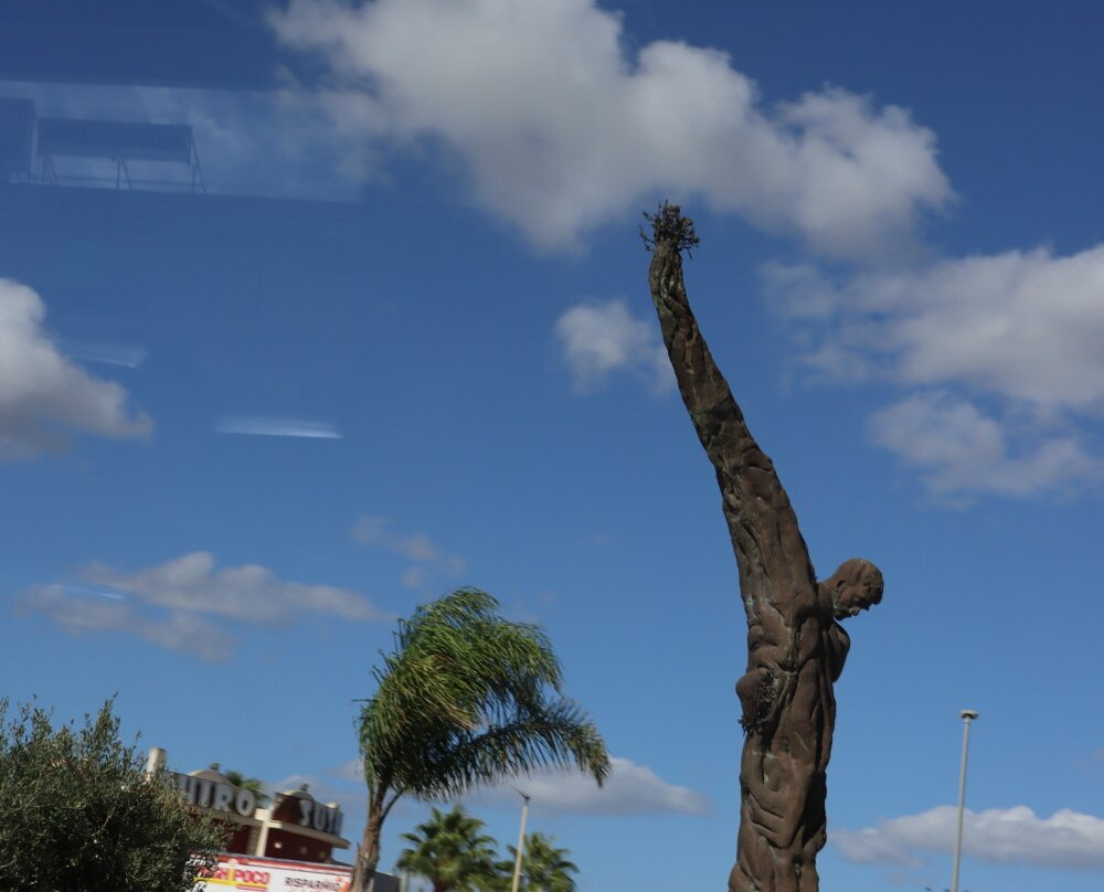 Monumento All`Olivicoltore-Castelvetrano必去景点