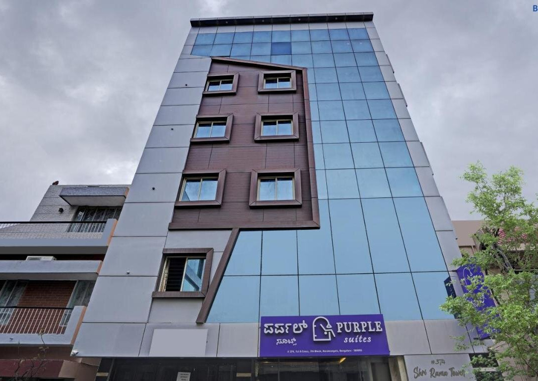 OYO 81617 Purple Suites