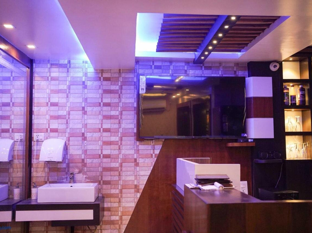 Capital O 61205 Blue Diamond Hotel And Restaurant