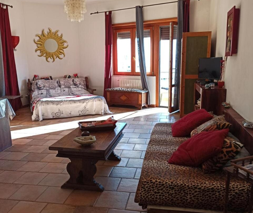 Ampio Monolocale Con Balcone Fronte Mare