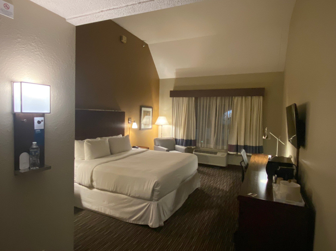 布法罗格罗夫温德姆花园酒店主图