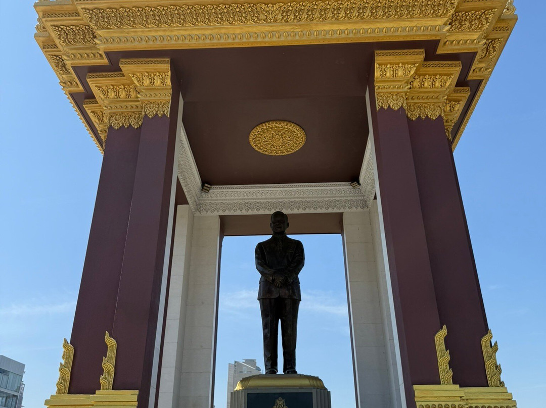 Statue of King Father Norodom Sihanouk-金边必去景点