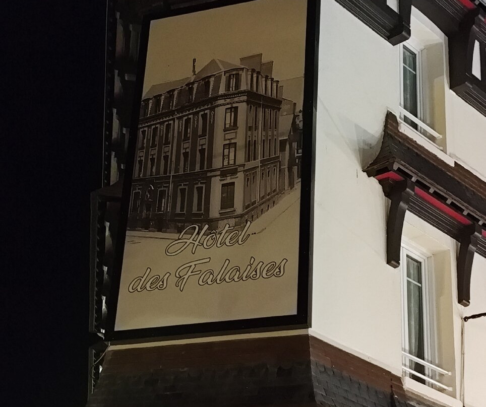 悬崖酒店主图
