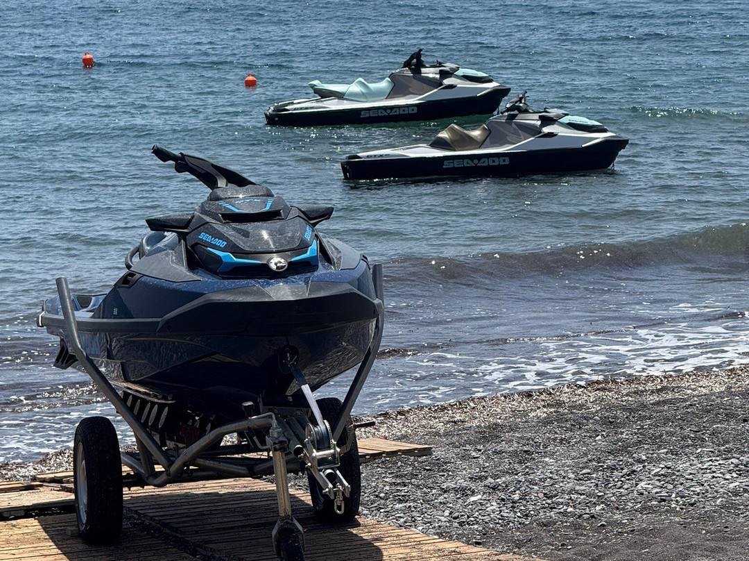 Volcano Water Sports-佩里萨必去景点