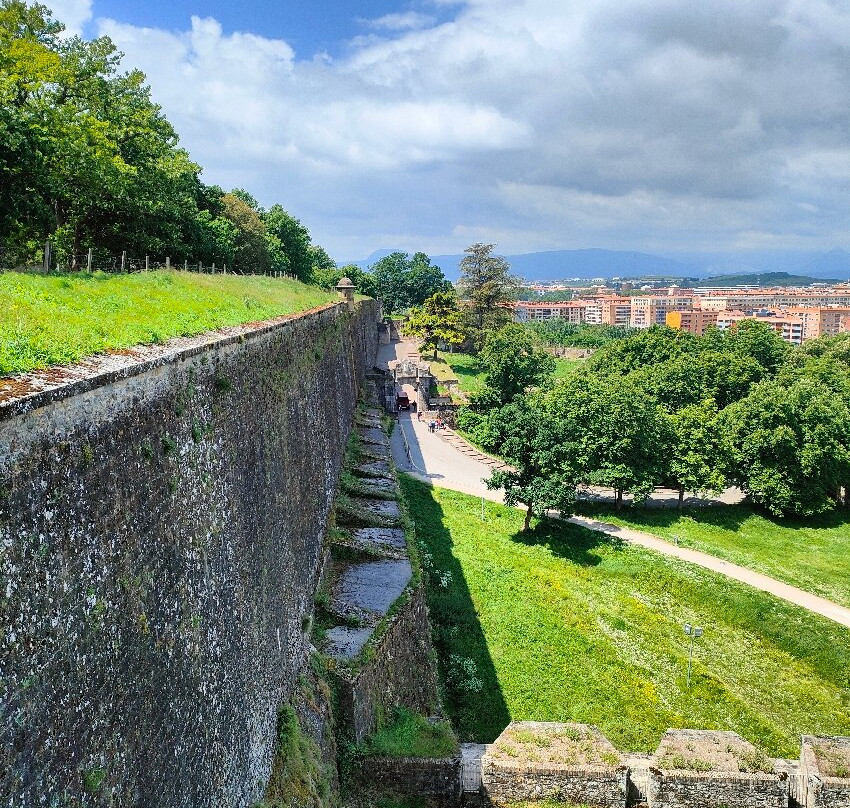 Mirador del Caballo Blanco-潘普洛纳必去景点