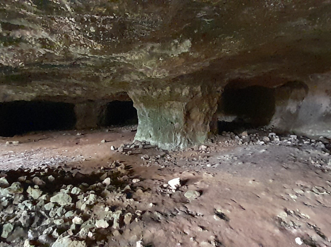 Gruta do Figueiral-波尔图镇必去景点