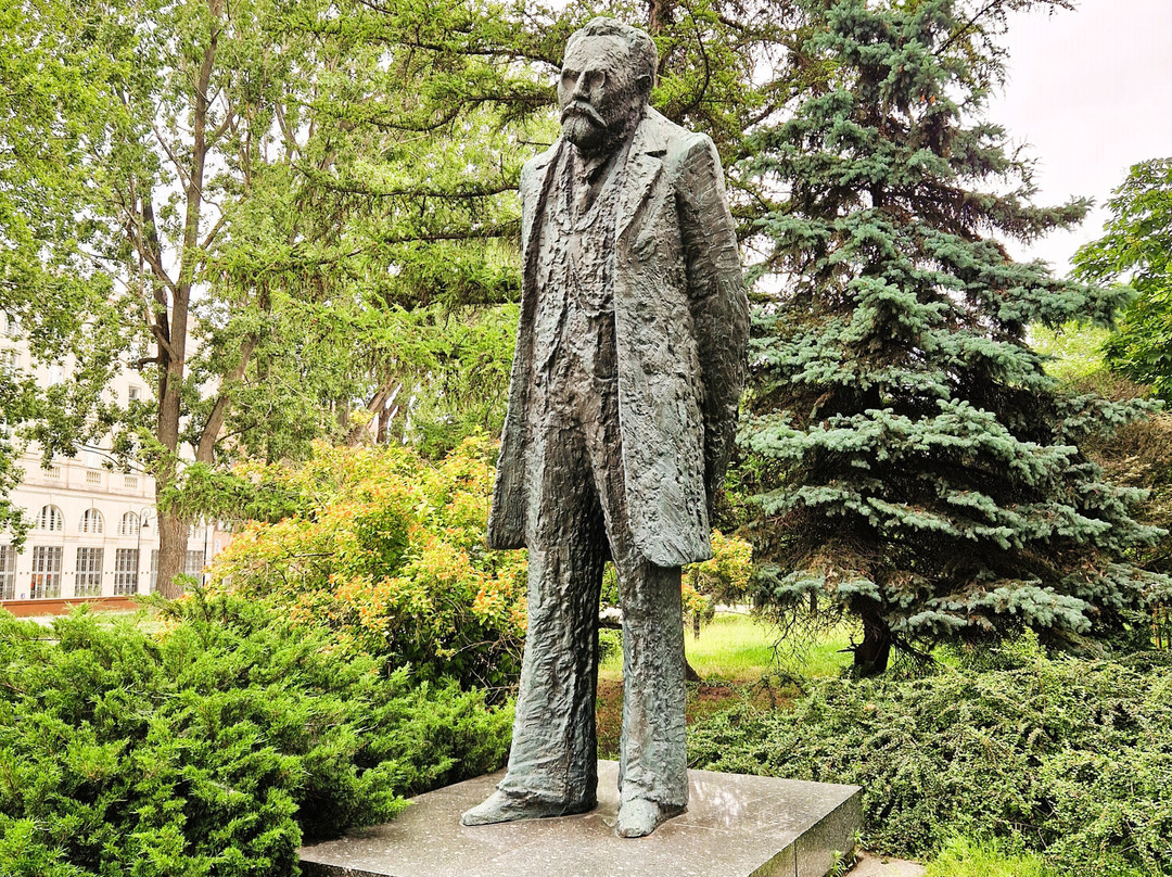 Monument of Boleslaw Prus-华沙必去景点