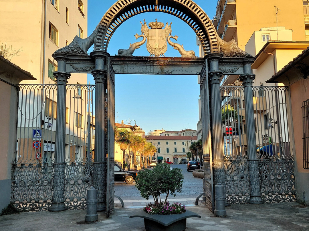 Cast Iron Gate, Ex-Ilva, Follonica-福洛尼卡必去景点