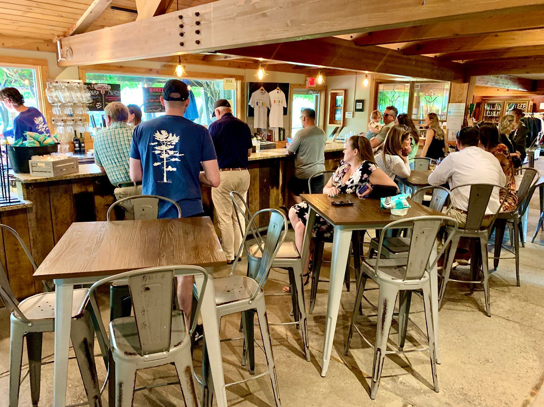 Bowers Harbor Vineyards-特拉弗斯城必去景点