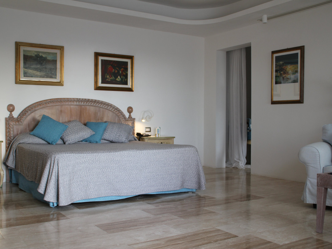 努拉基大酒店主图