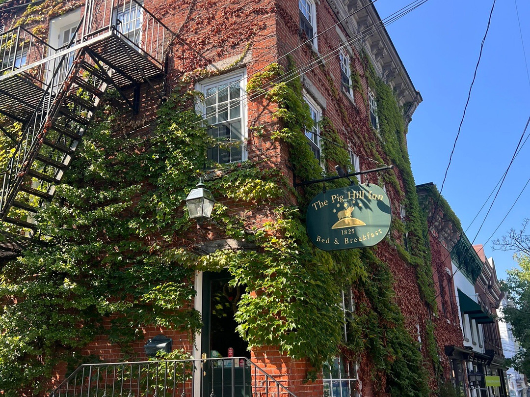 Pig Hill Inn主图