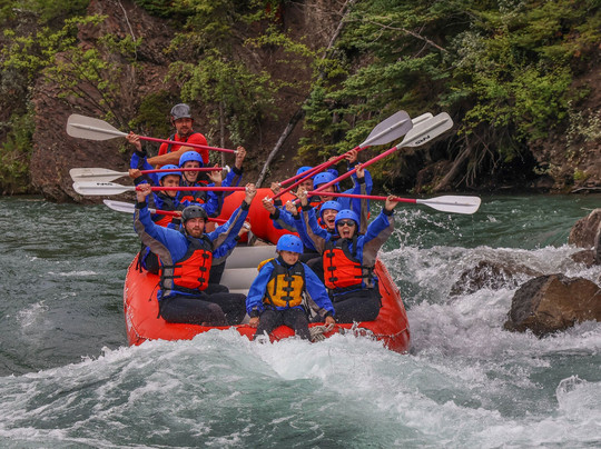 Canadian Rockies Rafting-坎莫尔必去景点