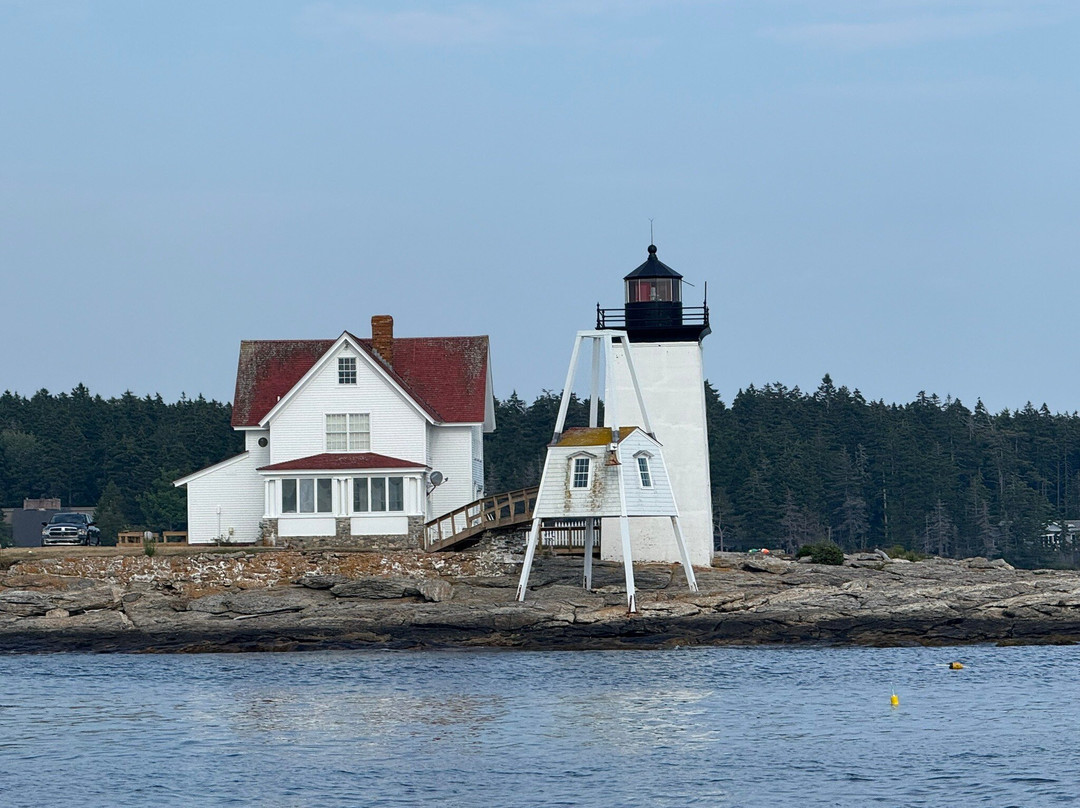 Burnt Island Lighthouse-布斯贝港必去景点