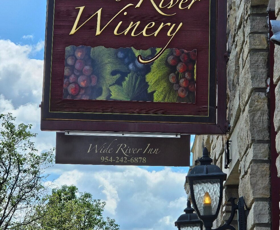 Wide River Winery Tasting Room-Le Claire必去景点