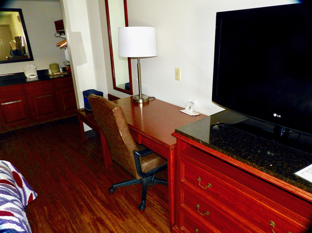 Red Roof Inn & Suites Calhoun主图