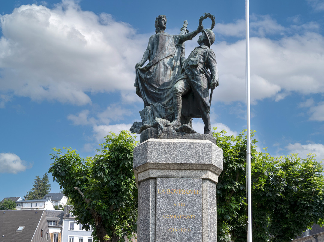 Monument Aux Morts-拉布尔布尔必去景点