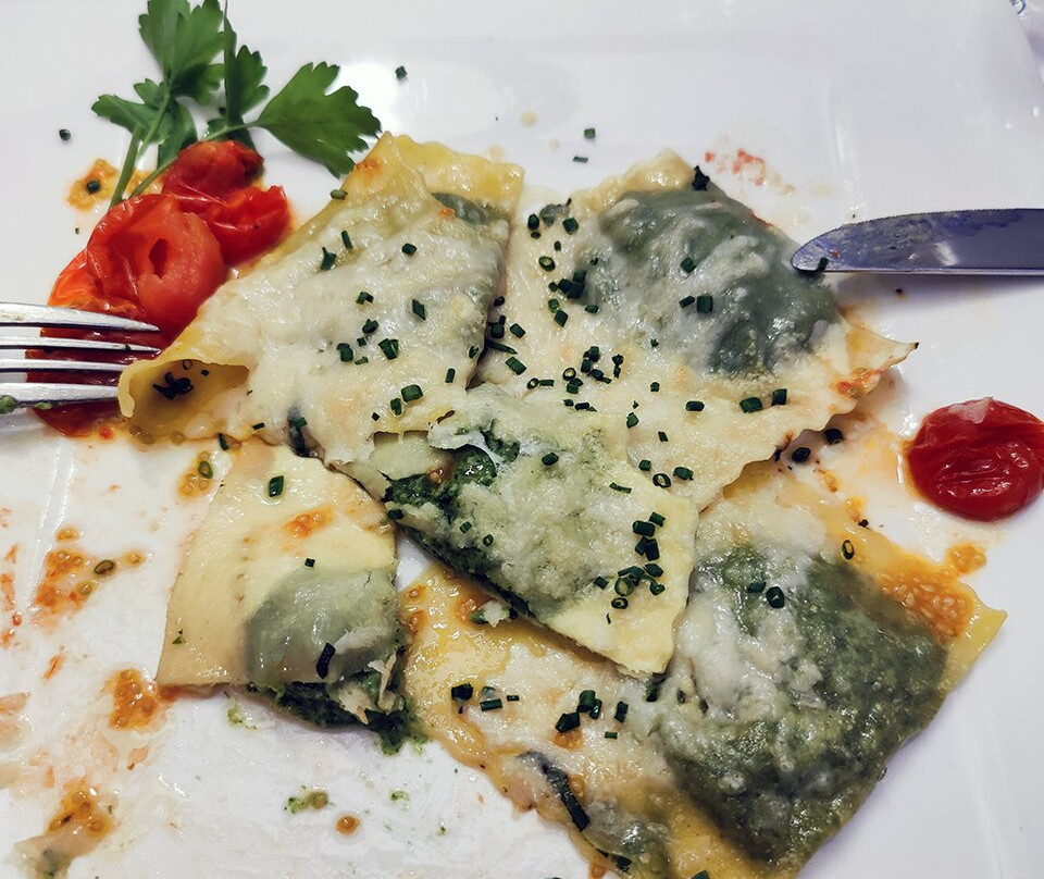 阿德勒白陶酒店主图