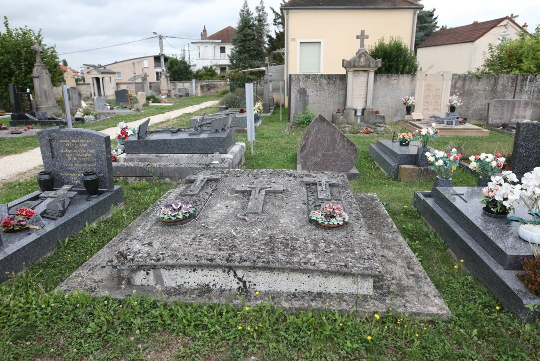 Cimetière de Saint-Jean-des-Vignes-索恩河畔沙隆必去景点