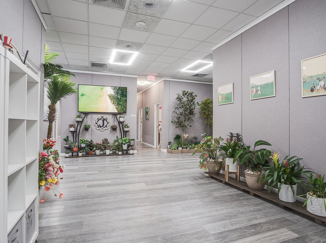 Cottonwood Suites Savannah Hotel & Conference Center