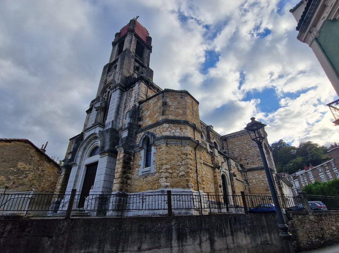 Iglesia de San Antonio-Infiesto必去景点