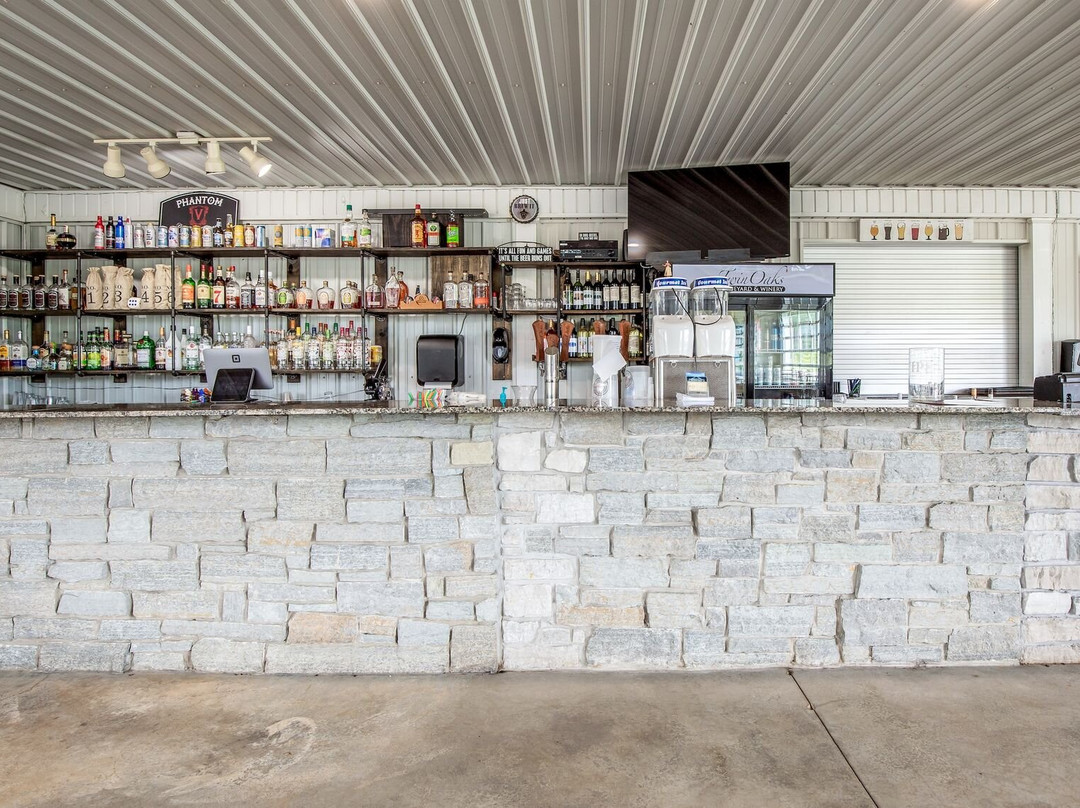 Twin Oaks Event Center, Winery & Brewhouse-Farmington必去景点