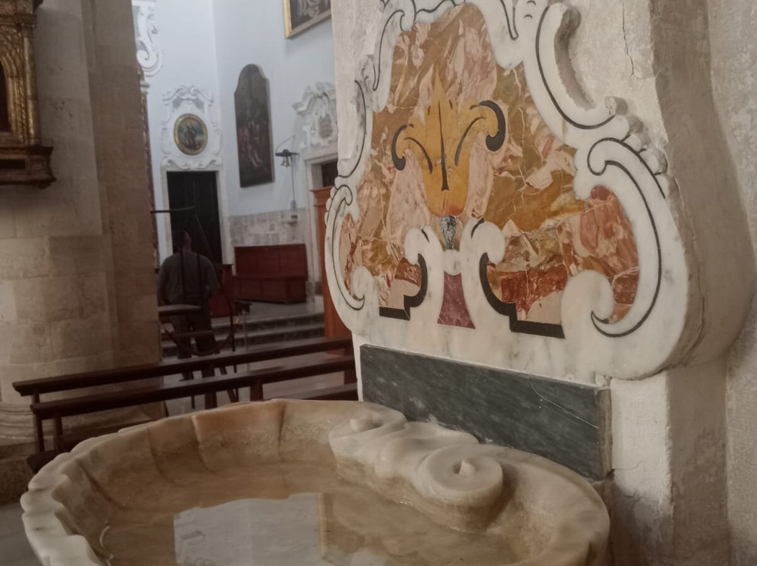 Chiesa Madre di S. Maria Assunta-波利尼亚诺阿马雷必去景点