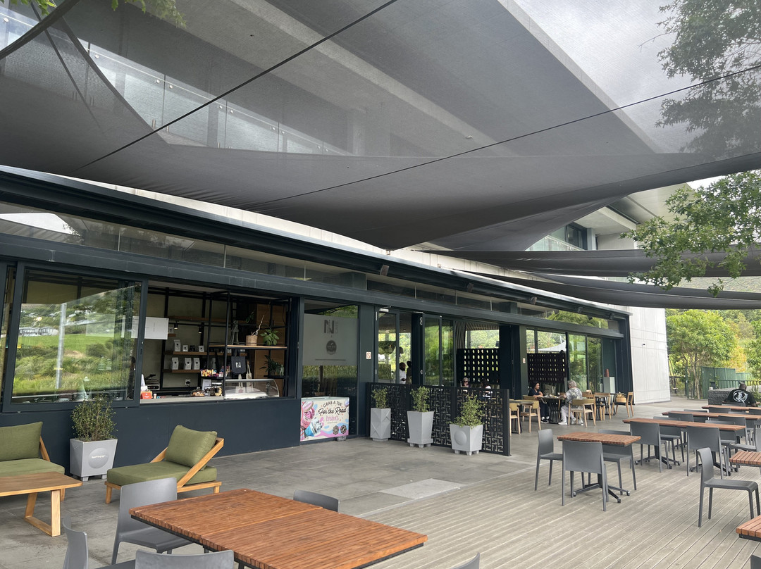 Grub and Vine, Norval