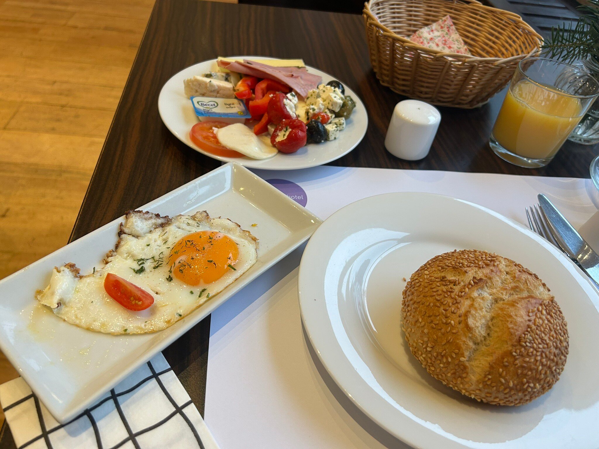 伯格布吕克酒店-官方