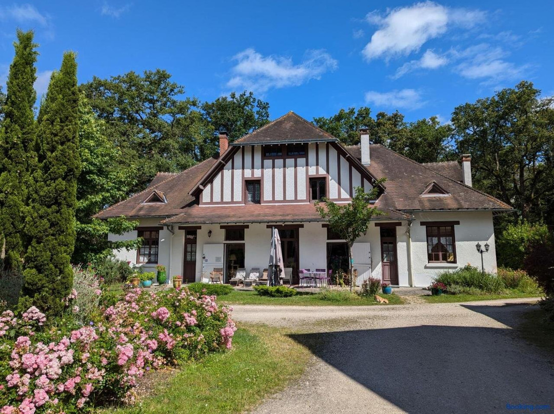 Jouy-le-Potier酒店住宿-Communs de Bon Hotel