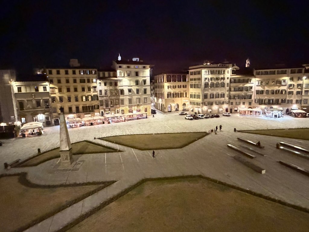 弥涅瓦大酒店-官方