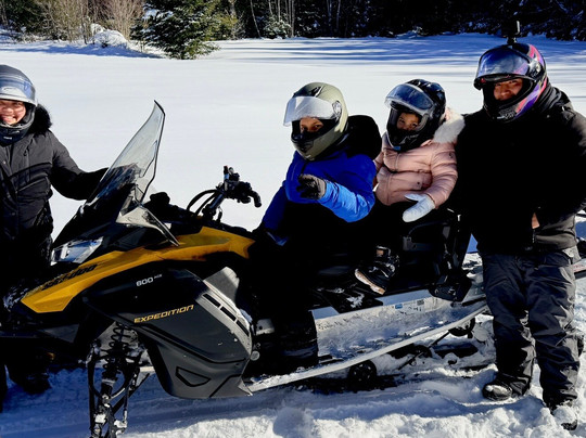 Farmhouse Snowmobiling and UTVs-普莱西德湖必去景点