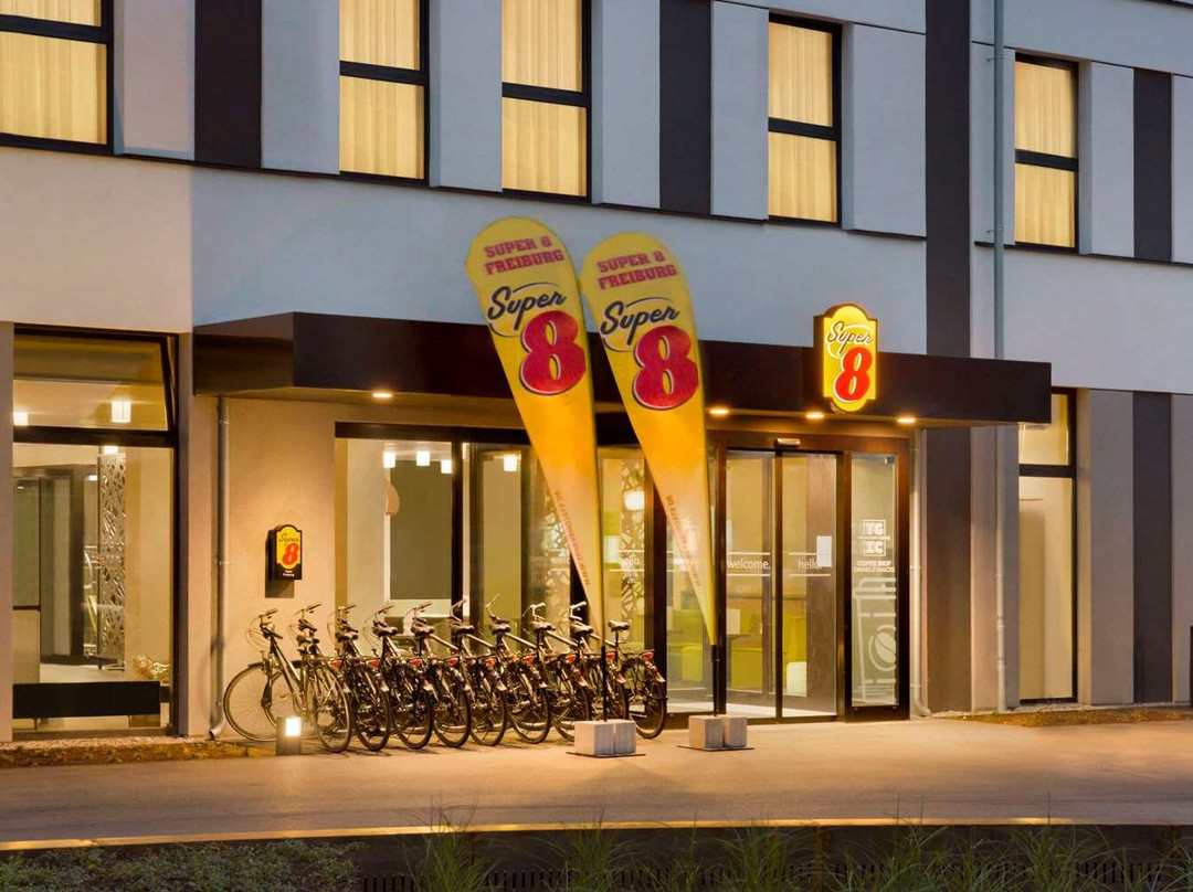 弗莱堡温德姆速8酒店主图