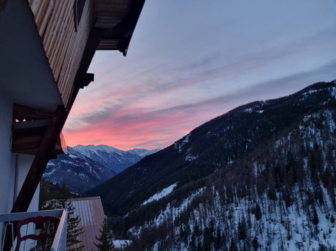 查特拉酒店主图