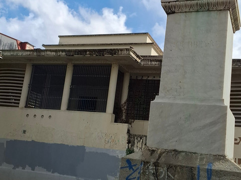 Gourbeyre Statue-Pointe-a-Pitre必去景点