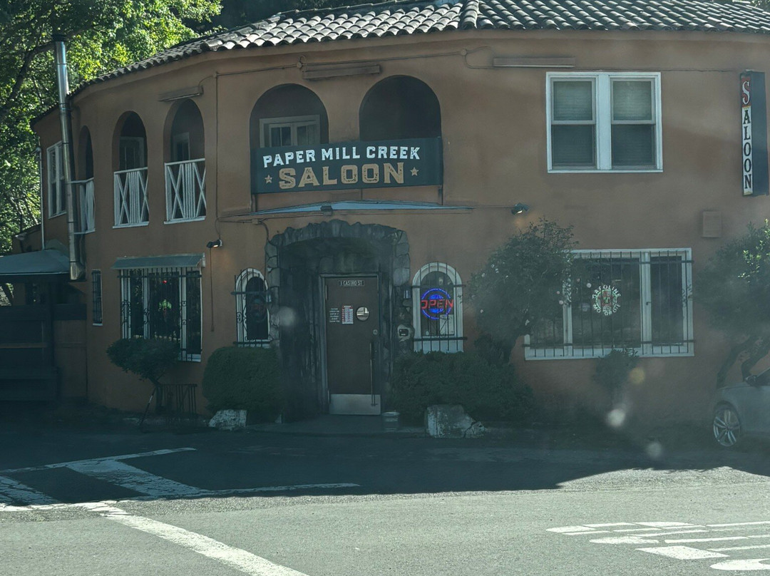 Papermill Creek Saloon-Forest Knolls必去景点