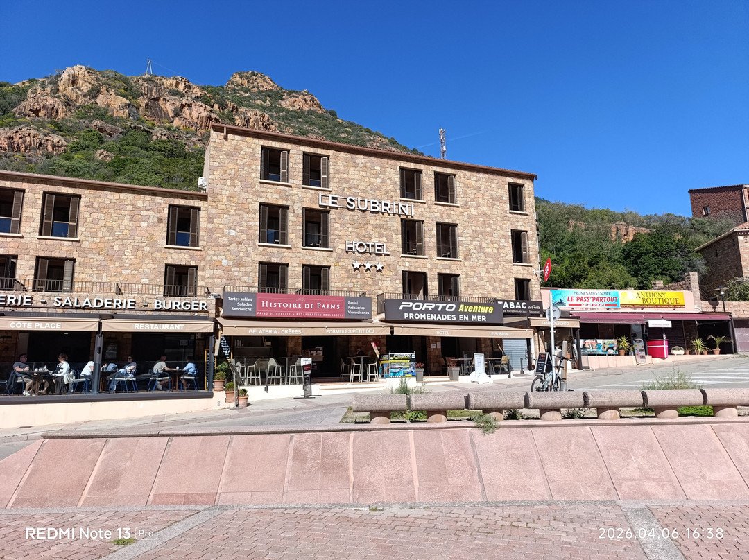 苏布里尼酒店主图